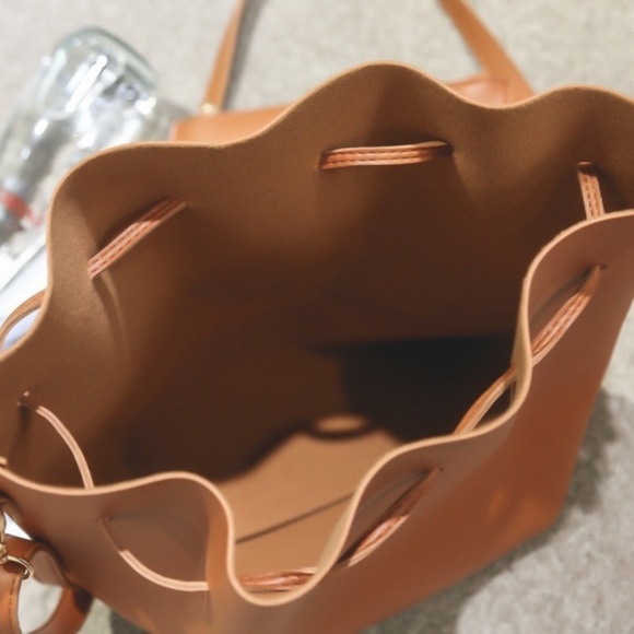 🎉HP🎉 🔄🆕 SAO PAULO Drawstring Bucket Bag - Picture 4 of 8